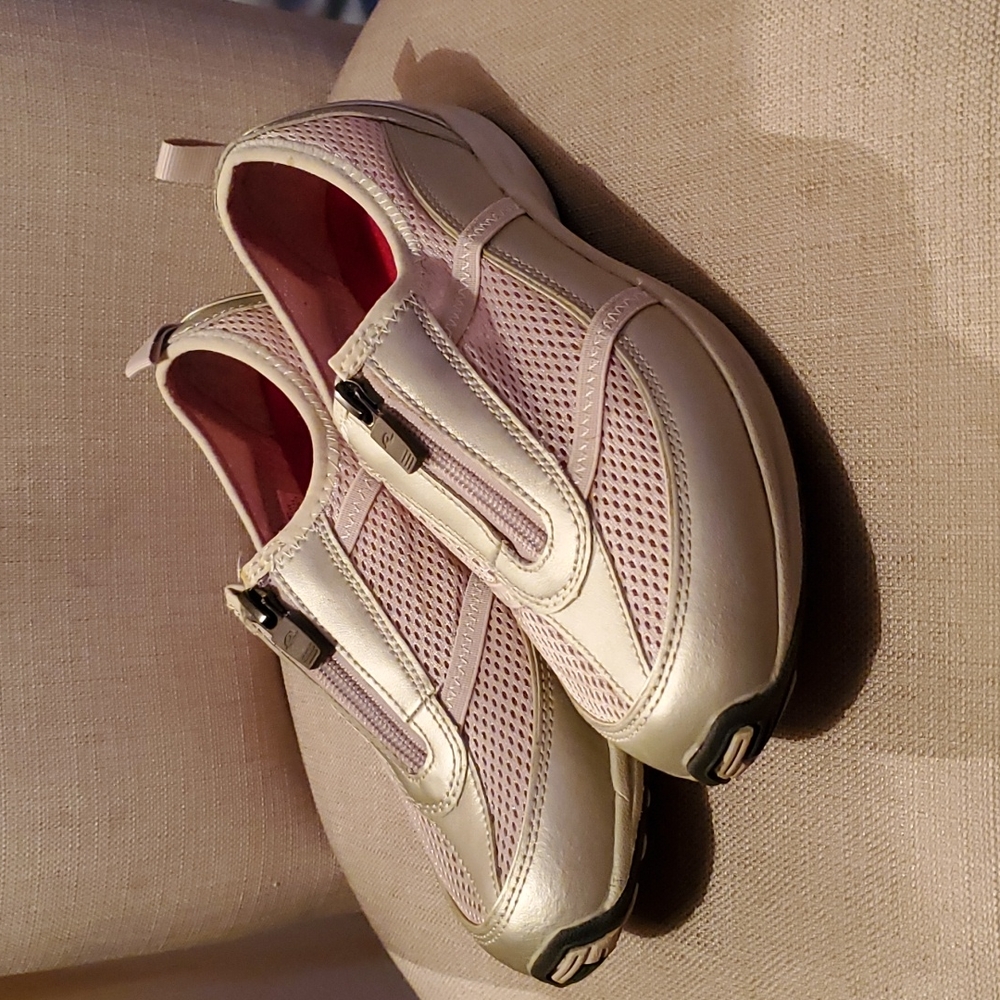 Easy Spirit JPAugust Gold Shoes